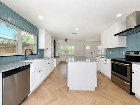 4305 W Bay Avenue Tampa FL 33616
