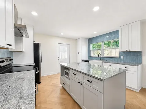 4305 W Bay Avenue Tampa FL 33616