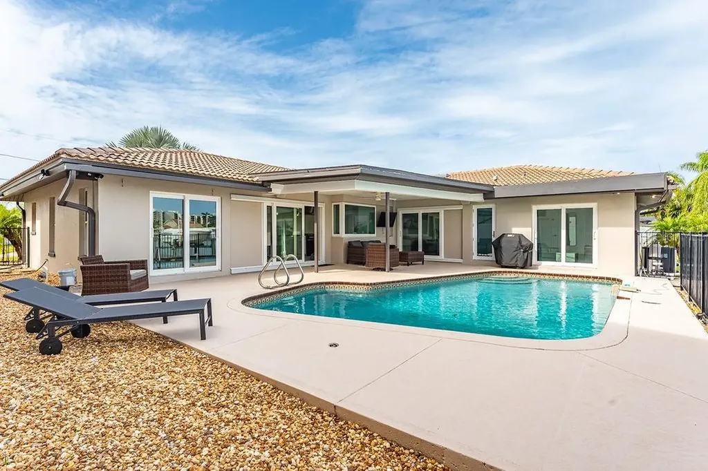 340 Palm Island NE Clearwater Beach FL 33767