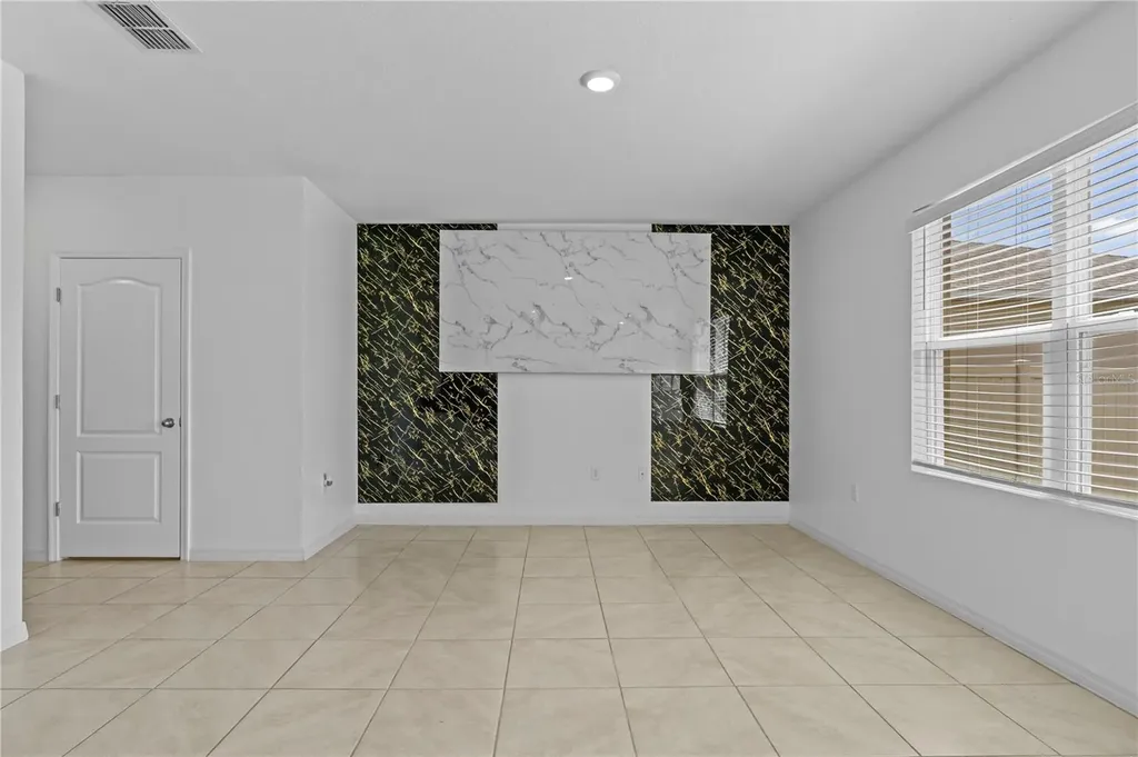 1264 Cascades Avenue Davenport FL 33837
