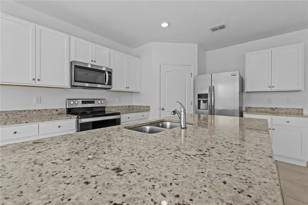 1264 Cascades Avenue Davenport FL 33837
