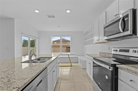 1264 Cascades Avenue Davenport FL 33837