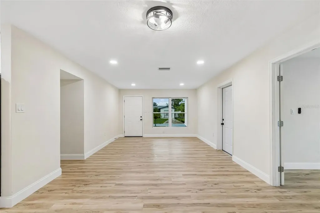 6781 33rd Avenue N St Petersburg FL 33710