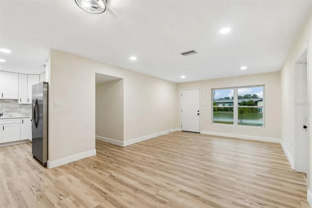 6781 33rd Avenue N St Petersburg FL 33710