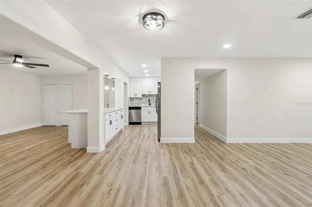 6781 33rd Avenue N St Petersburg FL 33710