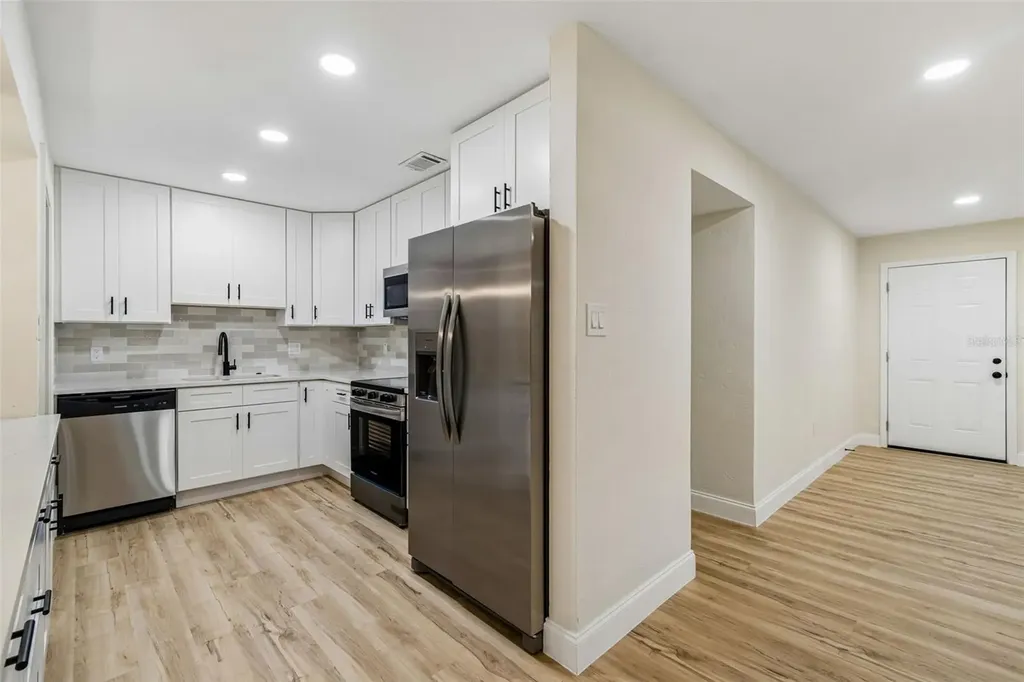 6781 33rd Avenue N St Petersburg FL 33710