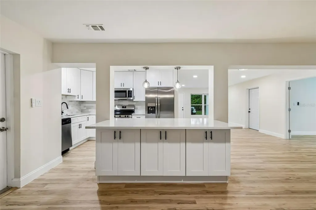 6781 33rd Avenue N St Petersburg FL 33710