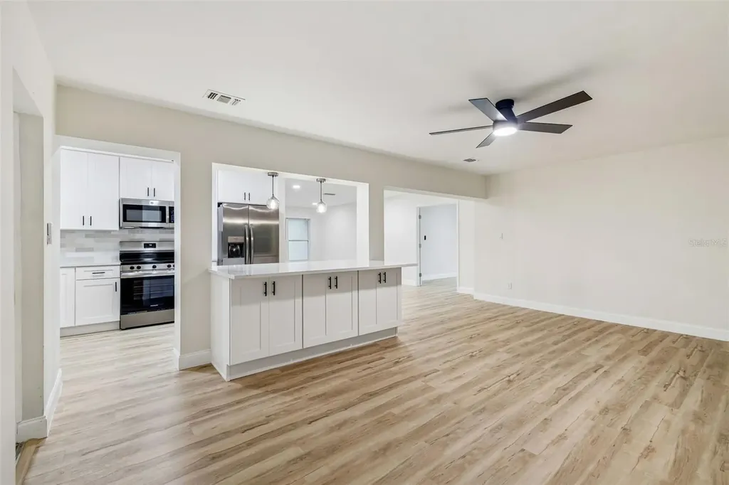 6781 33rd Avenue N St Petersburg FL 33710