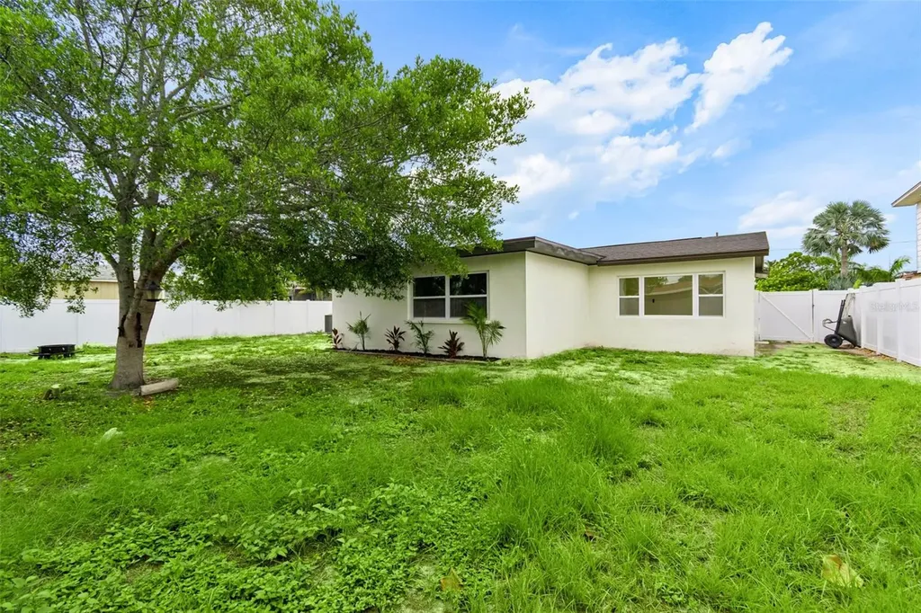 6781 33rd Avenue N St Petersburg FL 33710