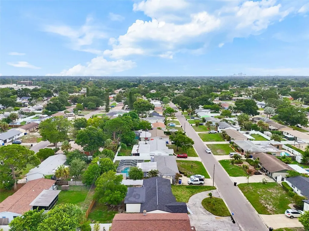 6781 33rd Avenue N St Petersburg FL 33710