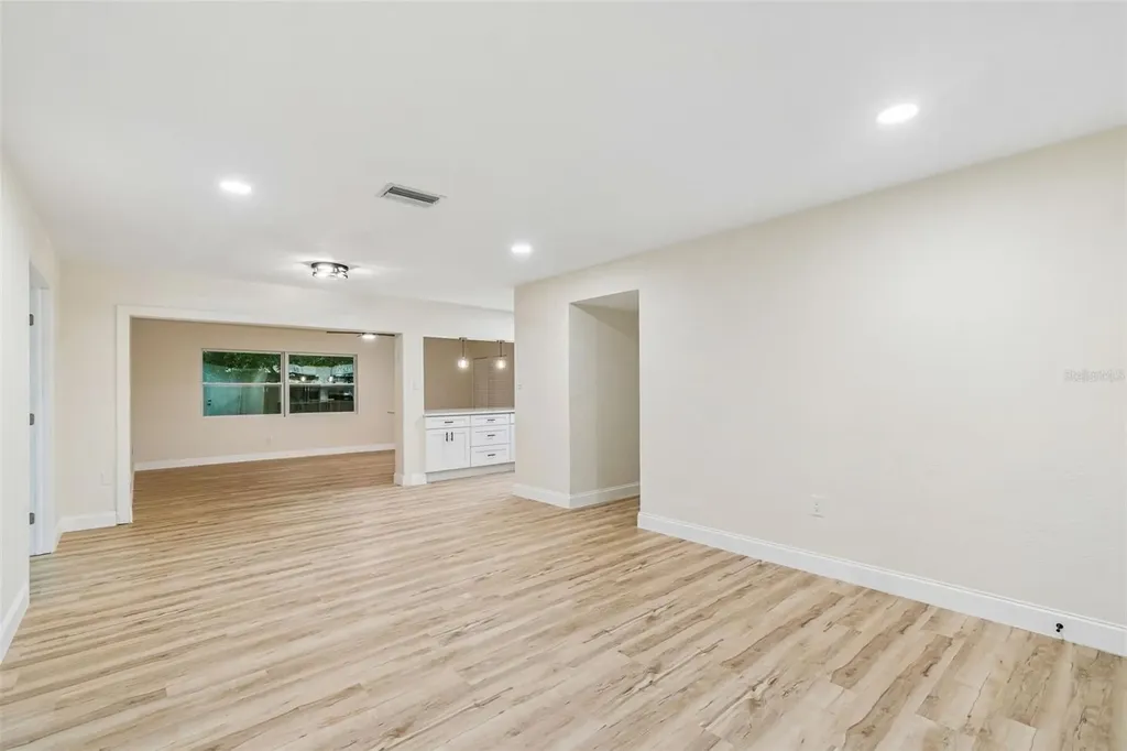 6781 33rd Avenue N St Petersburg FL 33710
