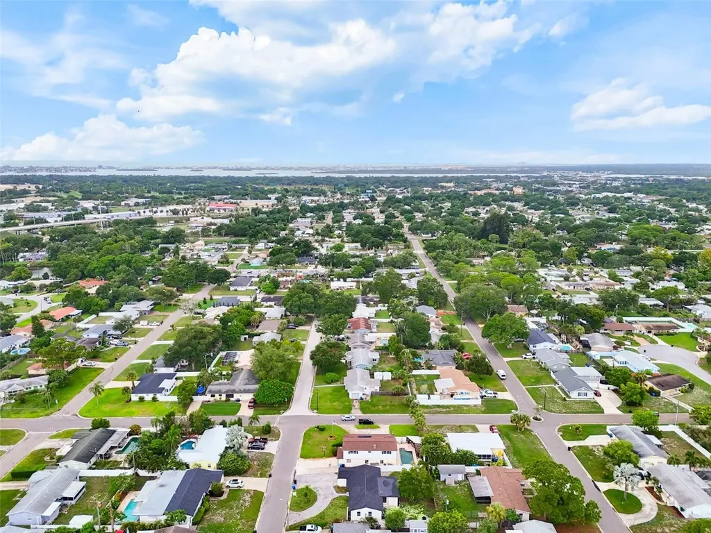 6781 33rd Avenue N St Petersburg FL 33710