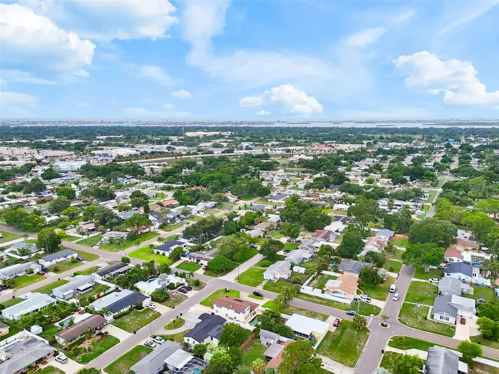 6781 33rd Avenue N St Petersburg FL 33710