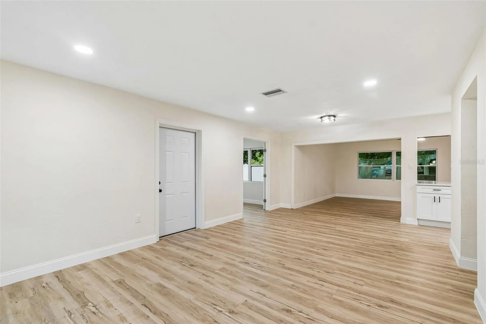 6781 33rd Avenue N St Petersburg FL 33710