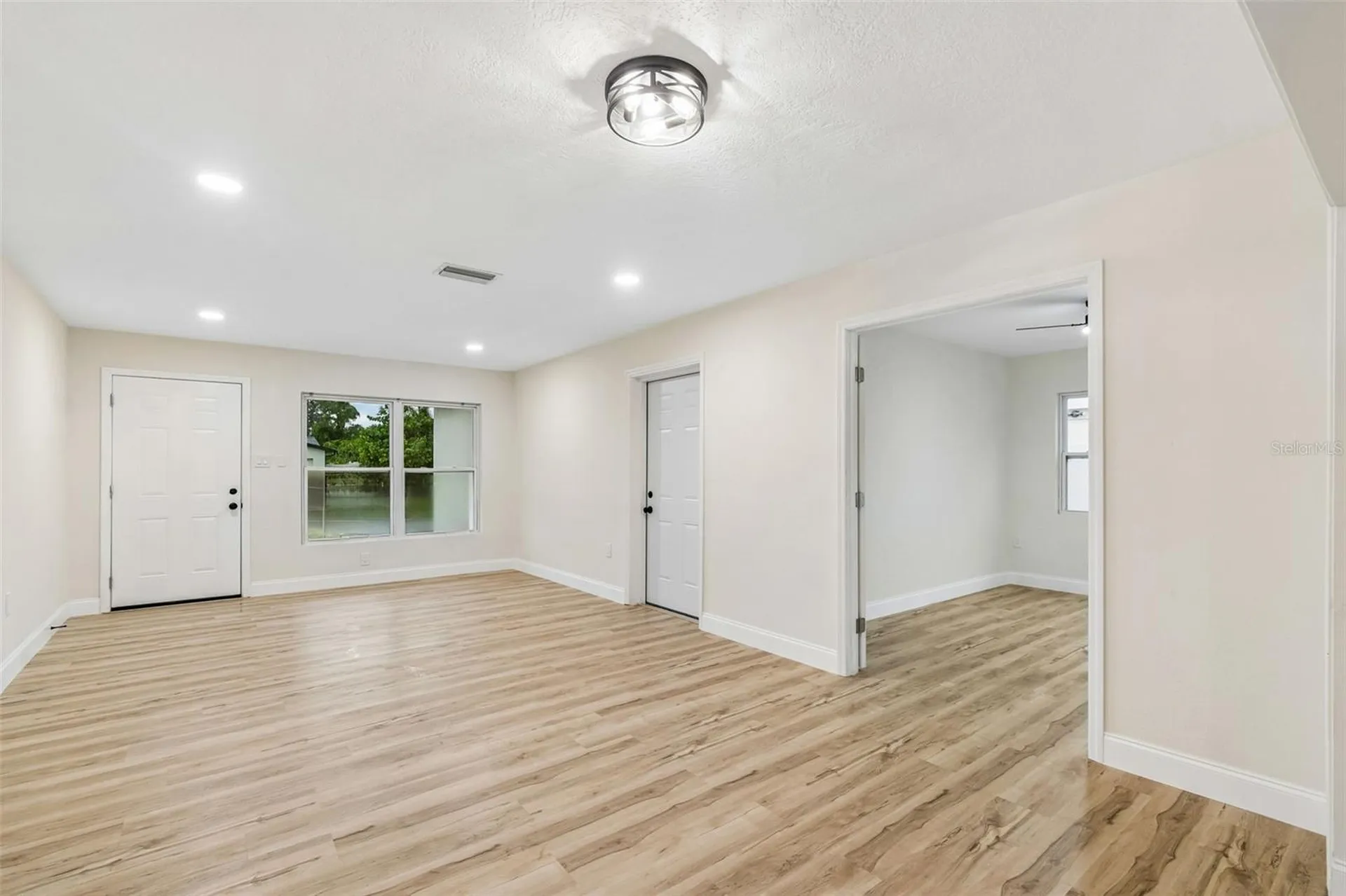 6781 33rd Avenue N St Petersburg FL 33710