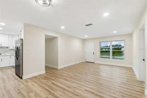 6781 33rd Avenue N St Petersburg FL 33710