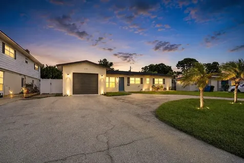 6781 33rd Avenue N St Petersburg FL 33710