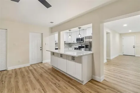 6781 33rd Avenue N St Petersburg FL 33710