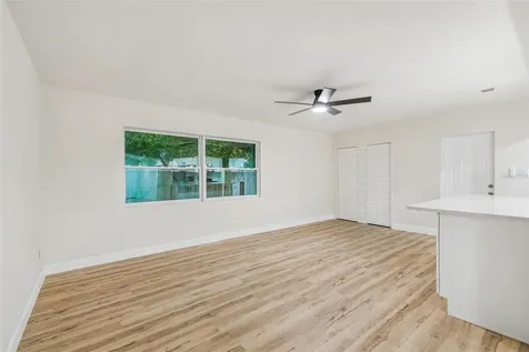 6781 33rd Avenue N St Petersburg FL 33710