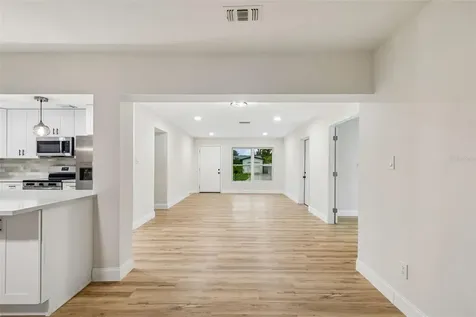 6781 33rd Avenue N St Petersburg FL 33710