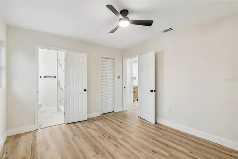 6781 33rd Avenue N St Petersburg FL 33710