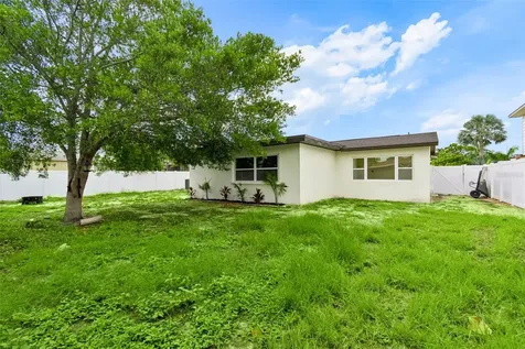 6781 33rd Avenue N St Petersburg FL 33710