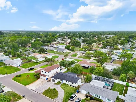 6781 33rd Avenue N St Petersburg FL 33710