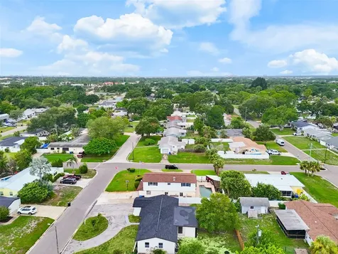 6781 33rd Avenue N St Petersburg FL 33710