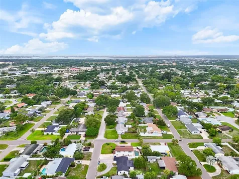 6781 33rd Avenue N St Petersburg FL 33710