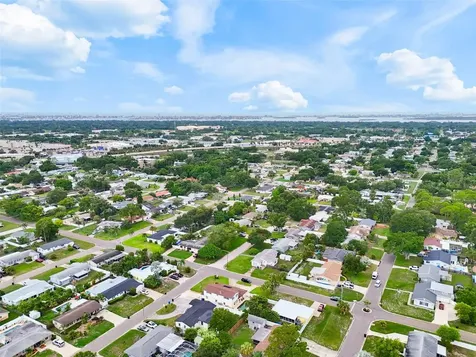 6781 33rd Avenue N St Petersburg FL 33710