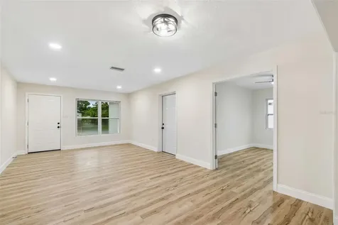 6781 33rd Avenue N St Petersburg FL 33710