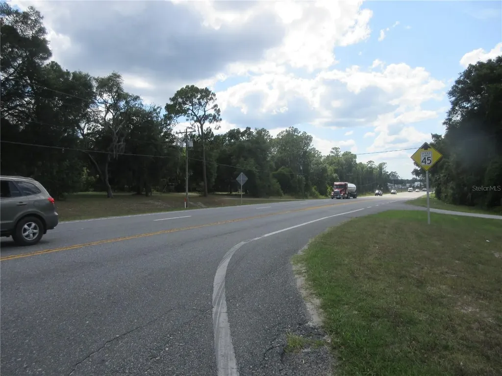 787 SE 162nd Terrace Silver Springs FL 34488