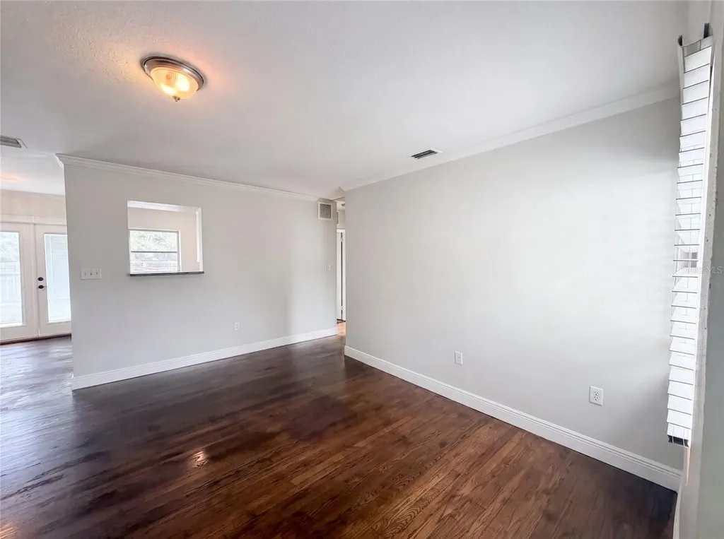 6129 5th Avenue N St Petersburg FL 33710
