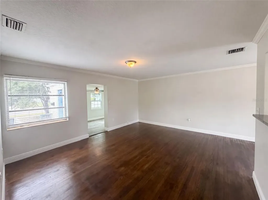 6129 5th Avenue N St Petersburg FL 33710