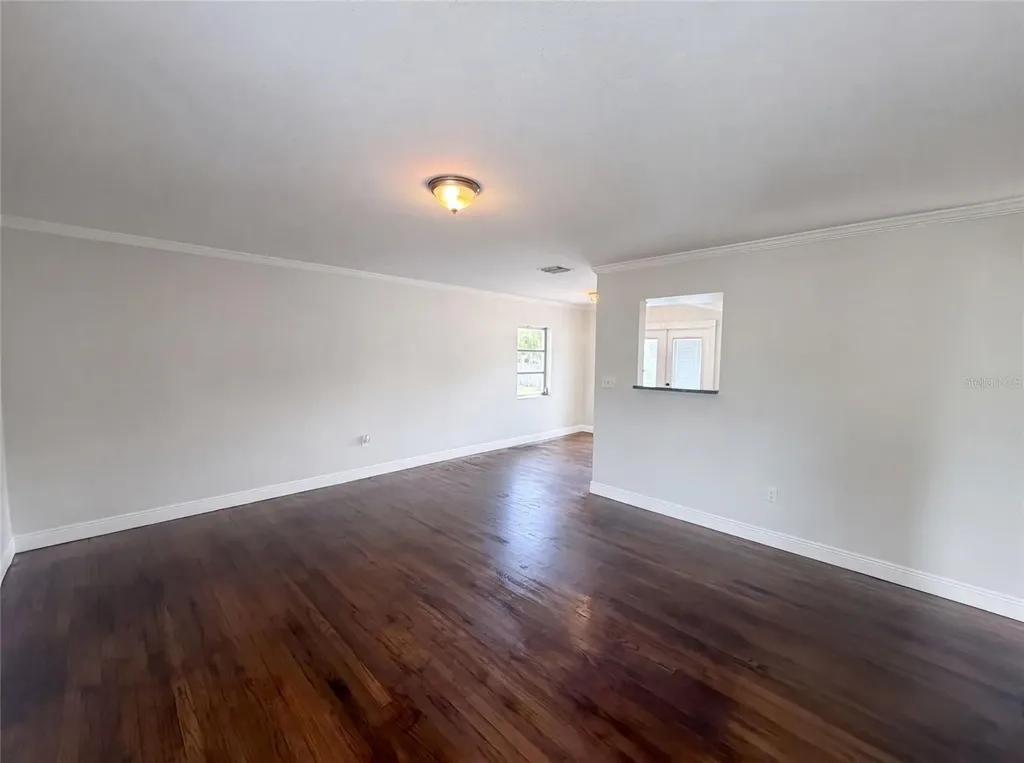 6129 5th Avenue N St Petersburg FL 33710