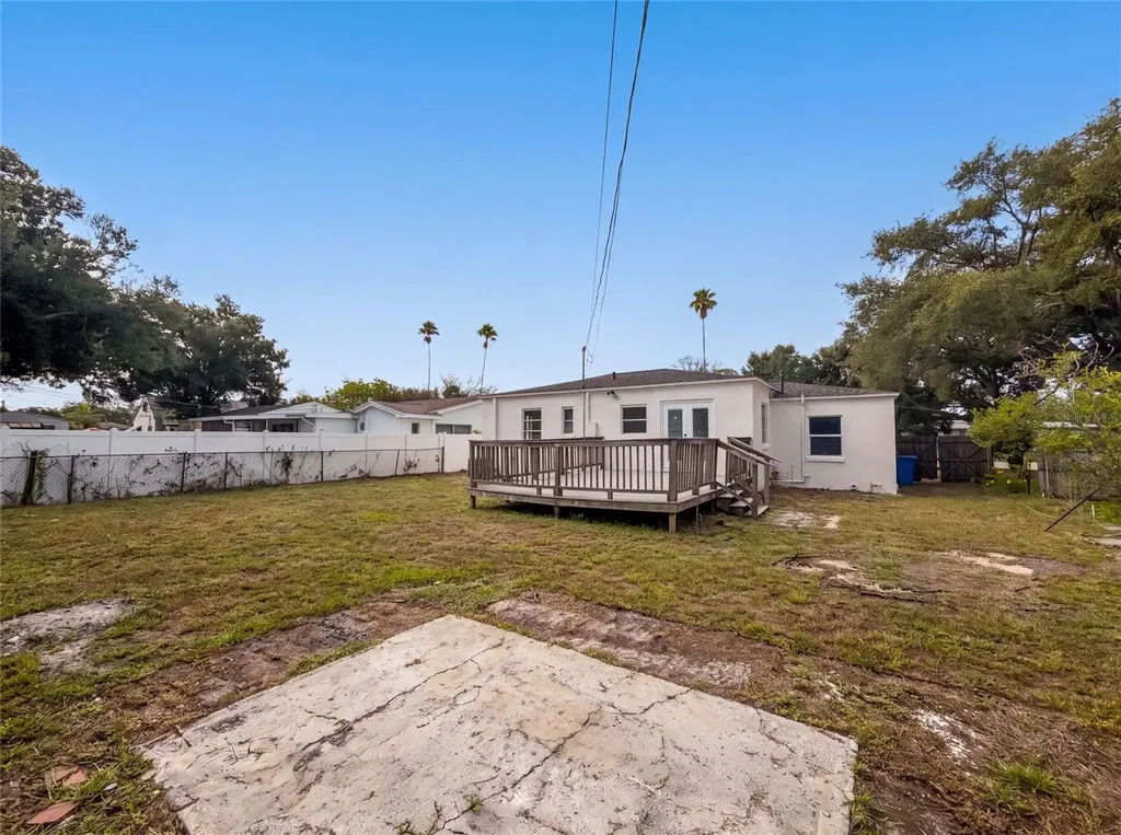 6129 5th Avenue N St Petersburg FL 33710