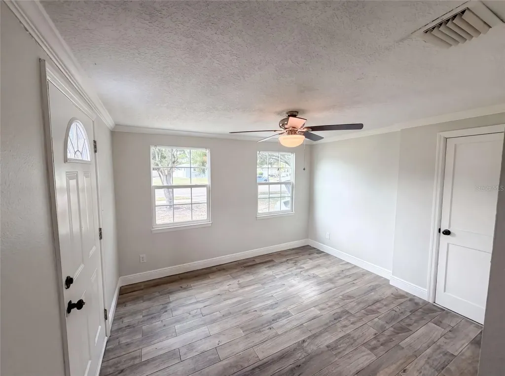 6129 5th Avenue N St Petersburg FL 33710
