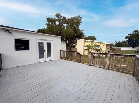6129 5th Avenue N St Petersburg FL 33710