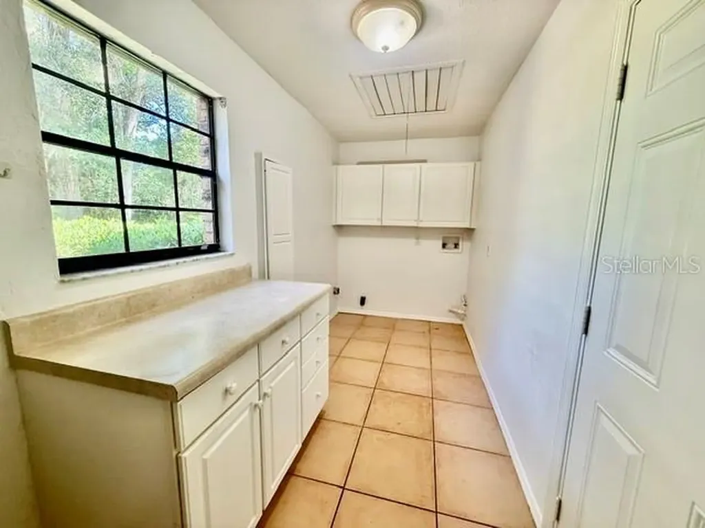860 N Kansas Avenue Deland FL 32724
