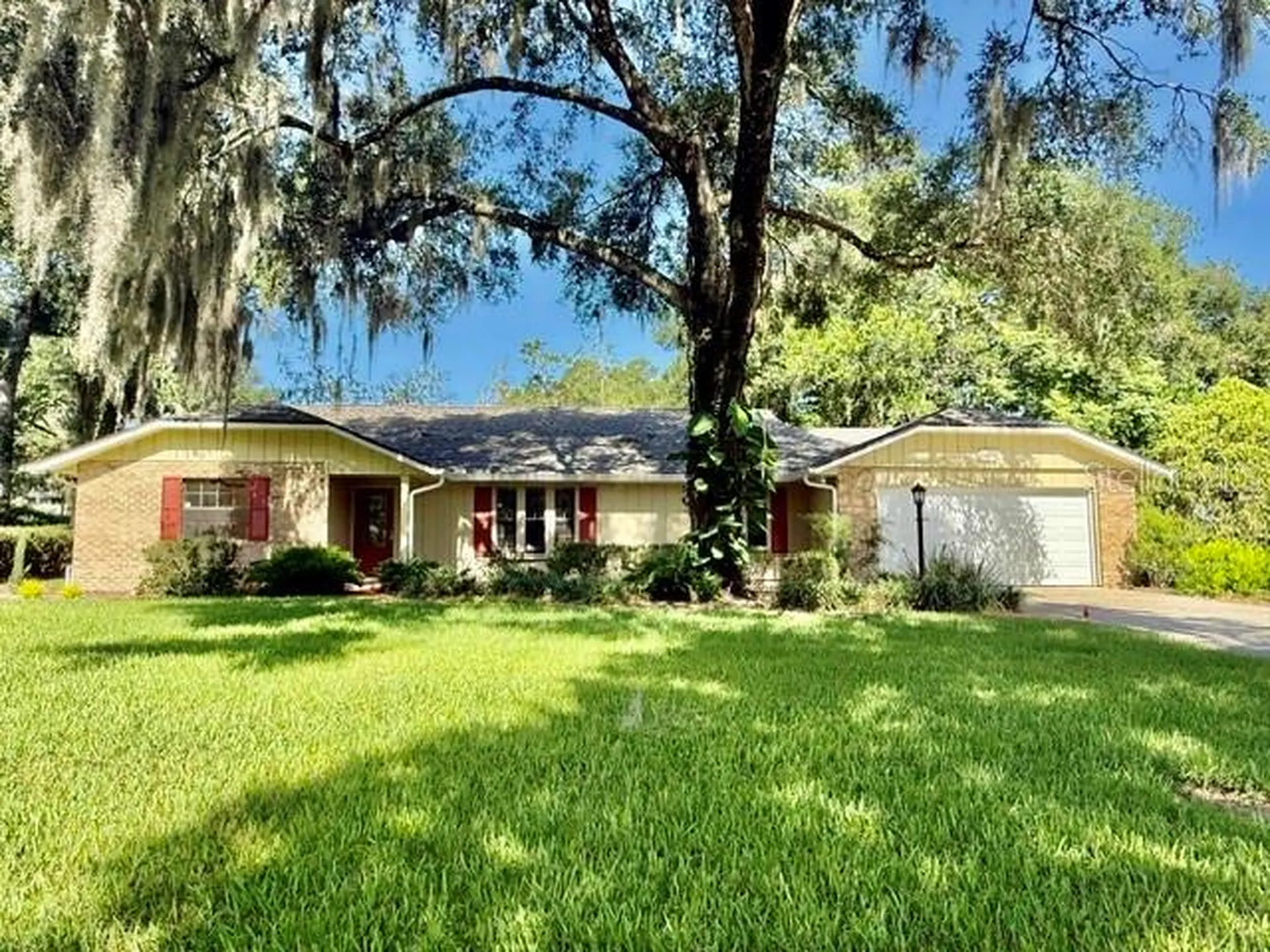 860 N Kansas Avenue Deland FL 32724