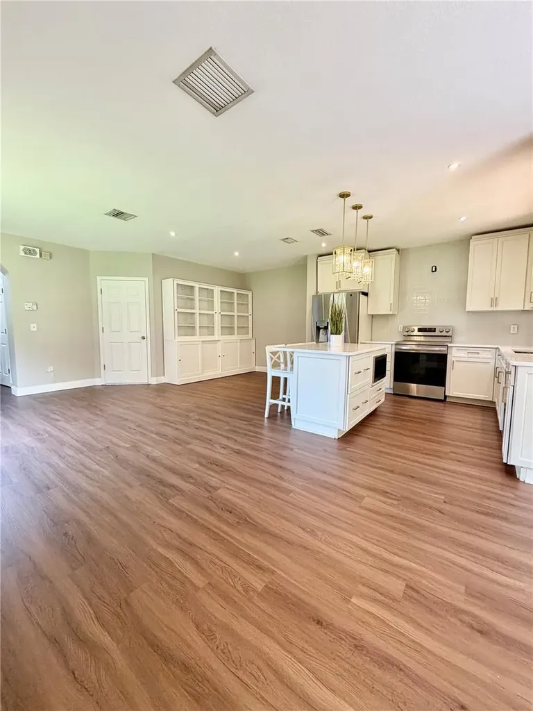 1050 Blackwater Drive Wesley Chapel FL 33543