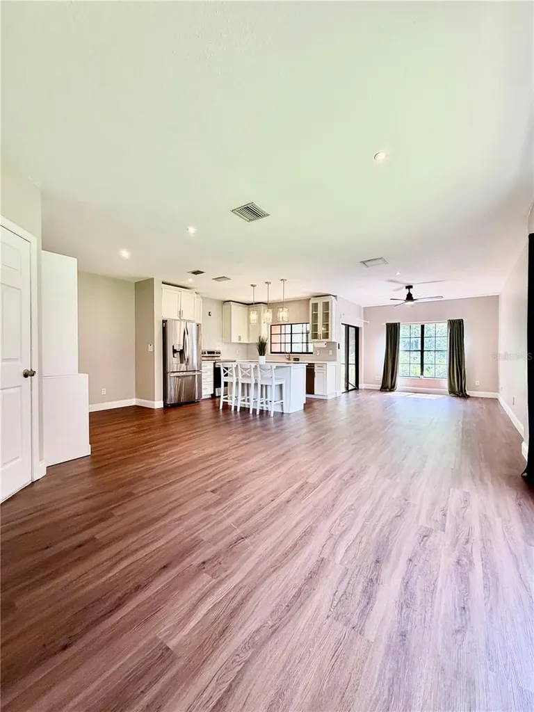 1050 Blackwater Drive Wesley Chapel FL 33543