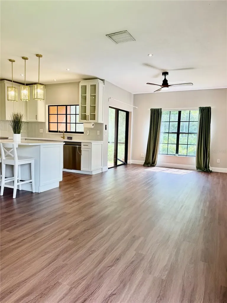 1050 Blackwater Drive Wesley Chapel FL 33543