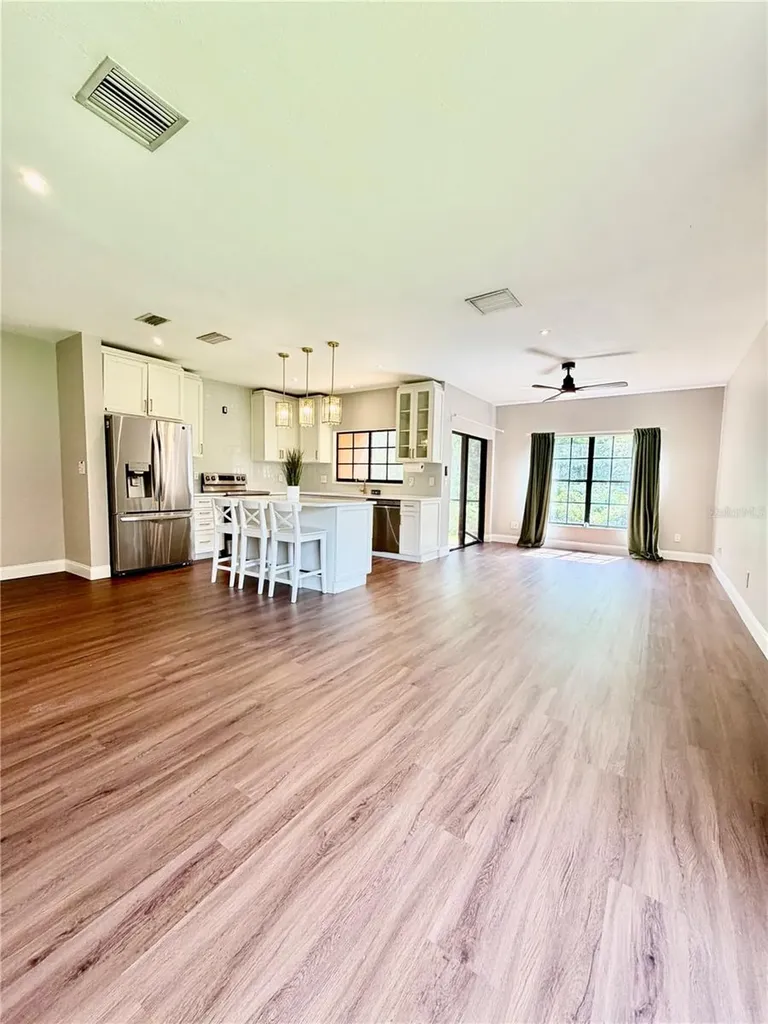 1050 Blackwater Drive Wesley Chapel FL 33543