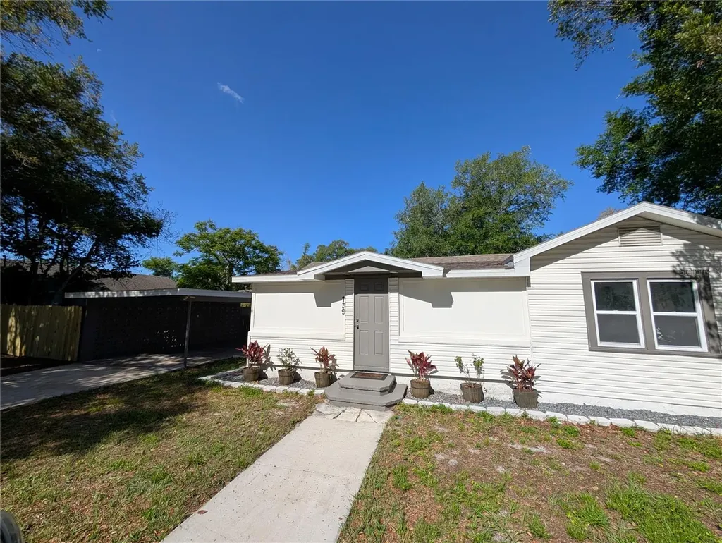 739 Center Street Waverly FL 33877