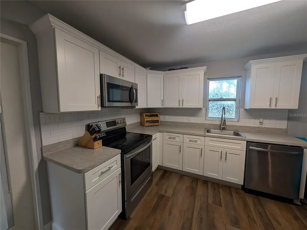 739 Center Street Waverly FL 33877