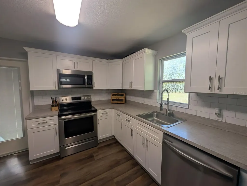 739 Center Street Waverly FL 33877