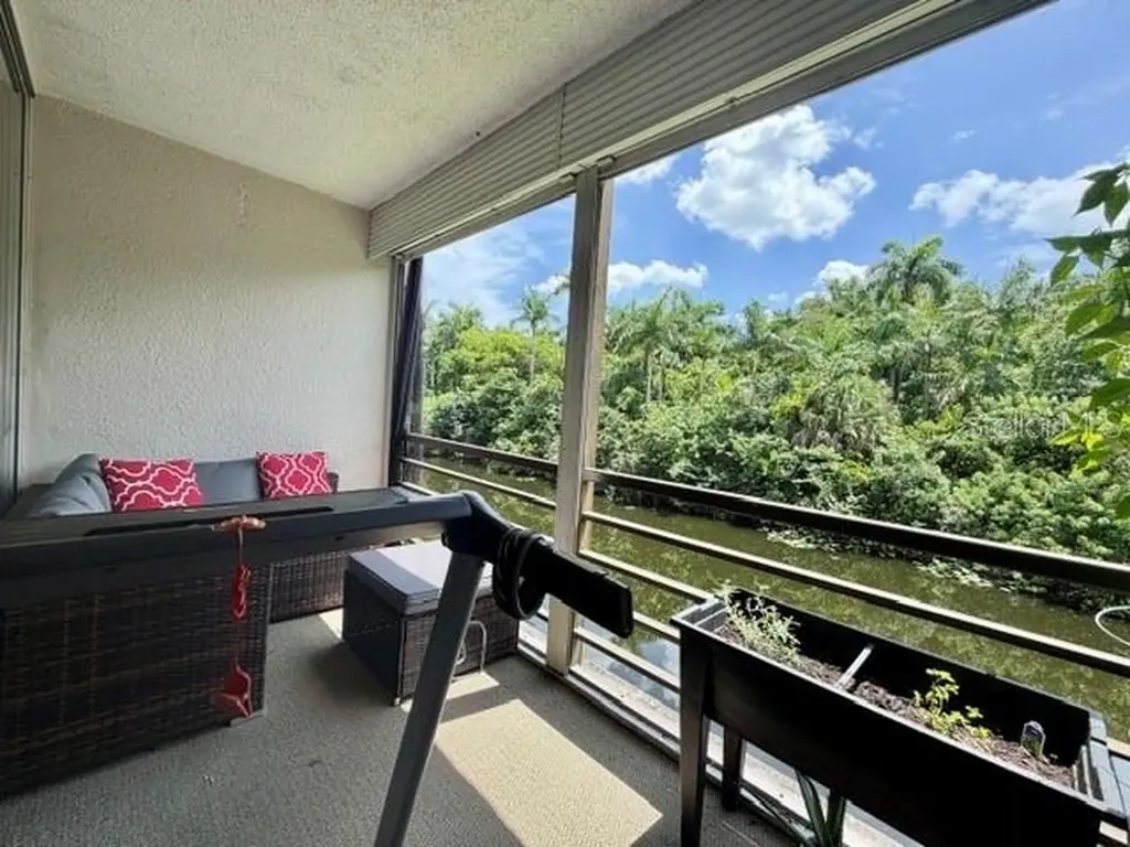 107 Royal Park Drive Oakland Park FL 33309