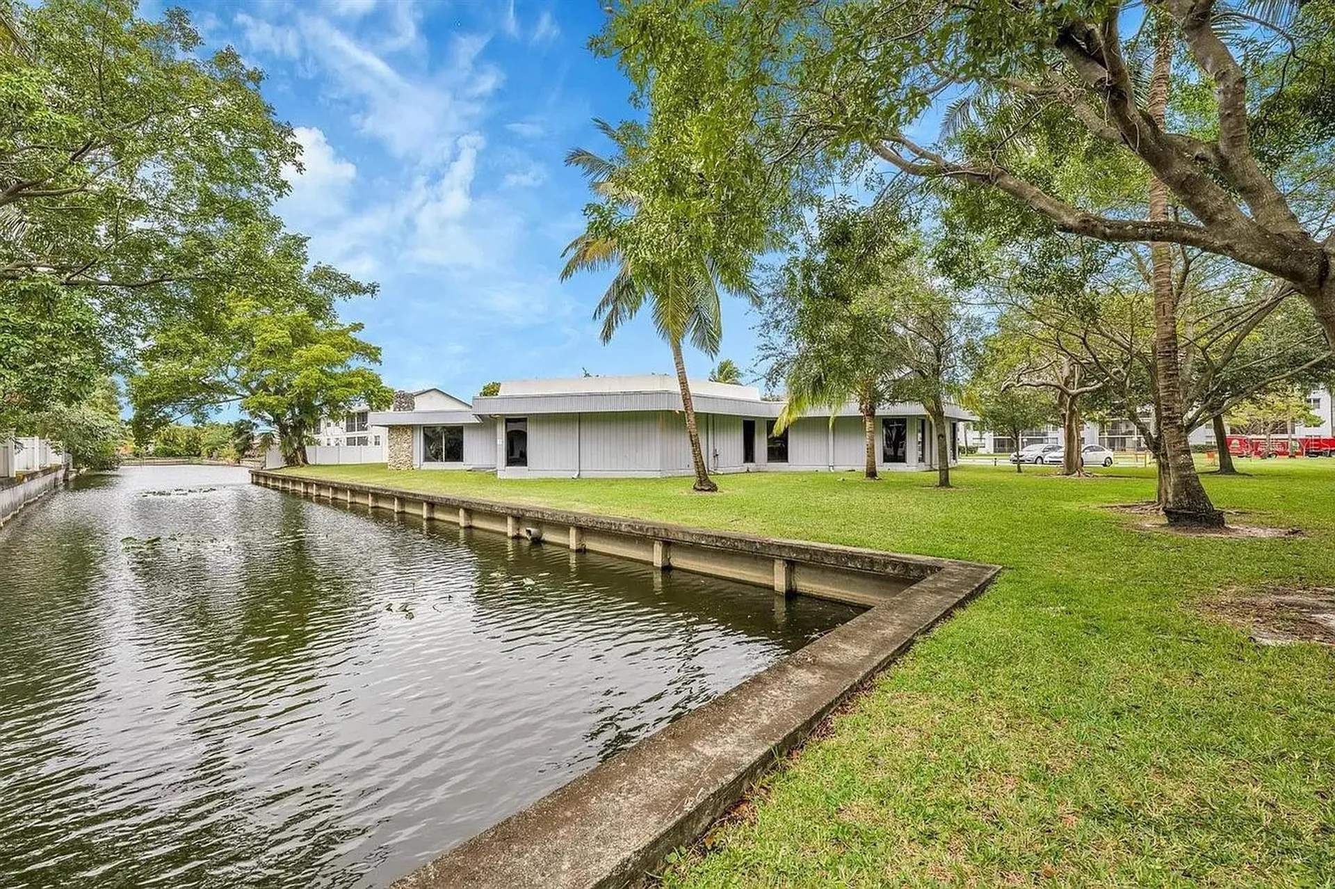 107 Royal Park Drive Oakland Park FL 33309