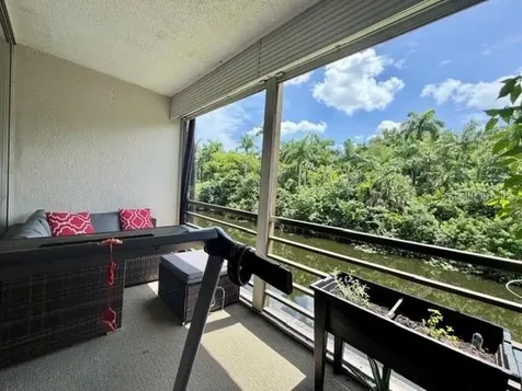 107 Royal Park Drive Oakland Park FL 33309